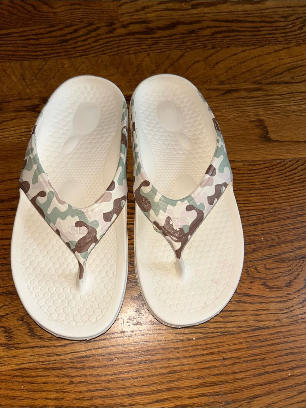 Spenco Fusion 2 Camo Flip Flops Comfort Women’s 9 Men’s 8 Beige Thong Sandal - Picture 2 of 9